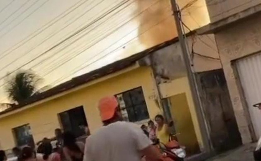 Homem agride companheira e ateia fogo na casa por ciúmes