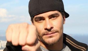 Ator Thiago Martins se defende após ser acusado de assédio
