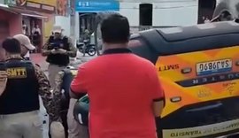 Viatura da DMTT capota durante perseguição no Centro de Maceió