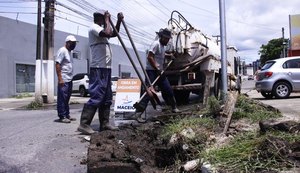 Seminfra realiza desobstrução de galerias pluviais em bairros de Maceió