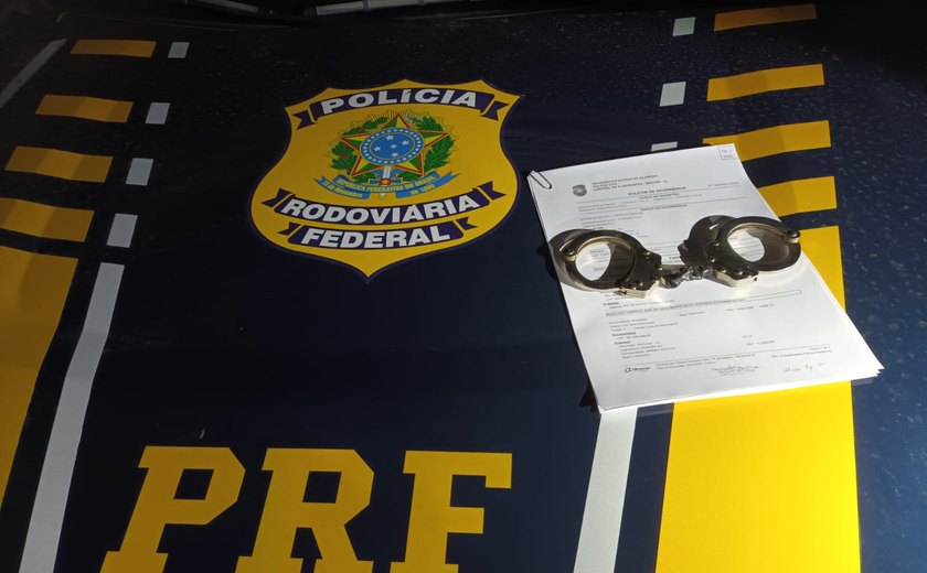 PRF prende homem com mandado de prisão em aberto por tráfico de drogas em Rio Largo