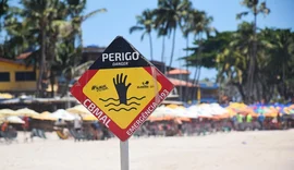 Turista de São Paulo é resgatado pelo Corpo de Bombeiros durante afogamento na praia da Sereia
