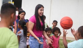 Gabi Gonçalves visita famílias atingidas pelas chuvas em Rio Largo