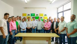 Prefeito articula filiação no MDB de seu provável sucessor com apoio de Renan Calheiros