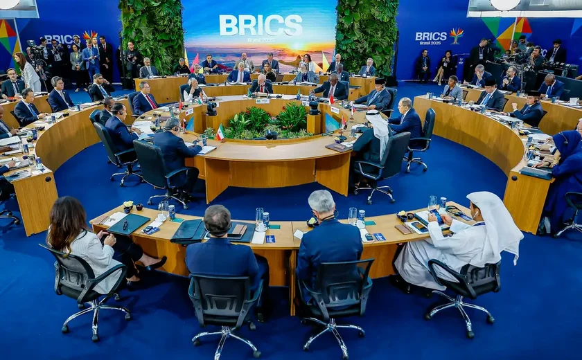 Brics pede renegociação de dívidas de países pobres dentro do G20
