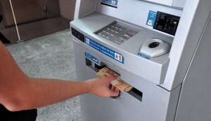 Caixa paga nesta terça-feira (15) abono salarial para nascidos em setembro