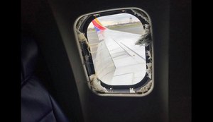 Copiloto foi ‘parcialmente sugado’ após quebra de janela de avião