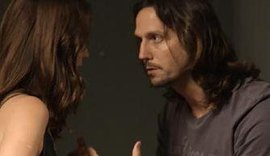 Em 'Rock Story', Júlia termina namoro com Gui na cadeia: 'Me esquece'