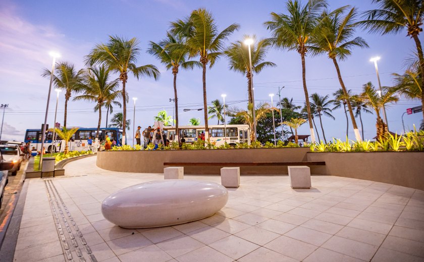 Praça Hélio Vasconcelos é entregue à população totalmente revitalizada