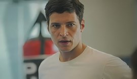 Marino muda de vida drasticamente para conquistar Lucinda em 'Terra e Paixão'