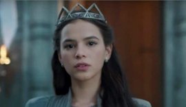 'Deus Salve o Rei': Apresentada como nova rainha, Catarina leva tomatada e vaias