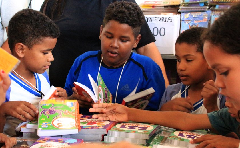 Bienal é sucesso entre público infantojuvenil