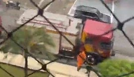 Bombeiros são acionados para combater incêndio em apartamento na Ponta Verde