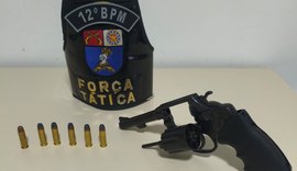 Após denúncias e abordagens, PM apreende armas de fogo e drogas; cinco são presos