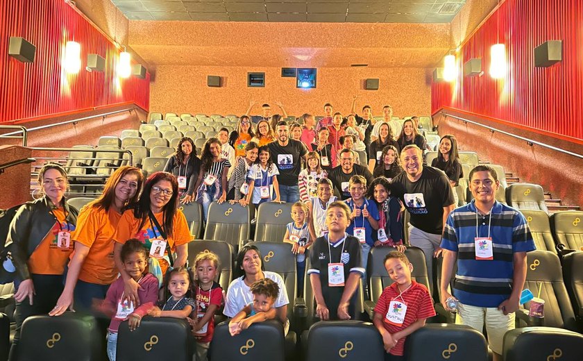 Vereador Rodolfo Barros lança projeto e leva crianças assistidas pela instituição Juvenópolis ao cinema