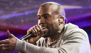 Rapper Kanye West faz xixi em troféu do Grammy e posta vídeo na internet