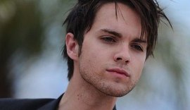 Ator de 'Heroes' confirma homossexualidade após ter intimidade exposta