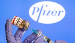 Novo lote com 936 mil doses de vacina da Pfizer chega a Viracopos