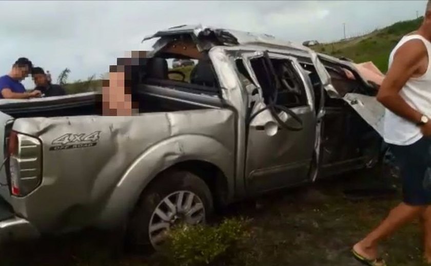 Carro com placa de Alagoas capota em Sergipe e dois morrem