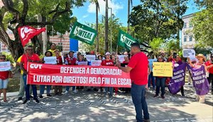 Ato na orla marca 1º de maio na capital alagoana