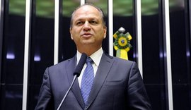 Líder do governo cita número de mortes e diz que situação do país 'é até confortável'
