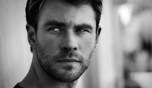 Hemsworth se abre sobre relação com o seu dinheiro: 'Tenho nojo'