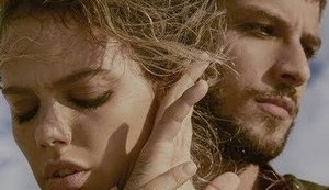 Chay Suede e Laura Neiva reatam namoro após cinco meses separados