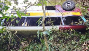 Quase seis meses após acidente, retirada de ônibus que caiu na Serra da Barriga é tema de reunião