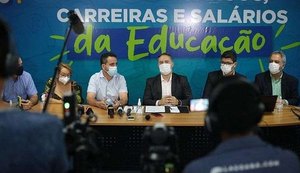 Após 20 anos, Servidores da educação recebem reajuste do plano de cargos e salários