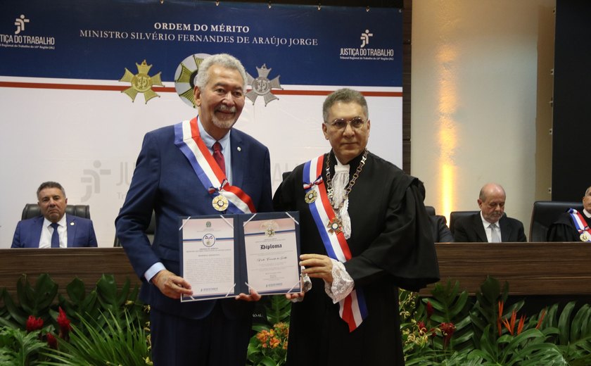 Deputado federal Paulão recebe alta comenda do TRT/AL