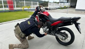 PRF encontra motocicleta com indícios de adulteração em Santana do Ipanema