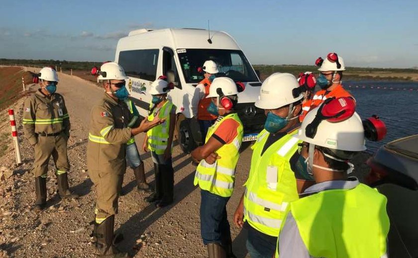 Moradores próximos à barragem da MVV visitam a Mina Serrote