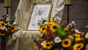 Vaticano confirma morte do papa por AVC e colapso cardiovascular