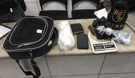 Radiopatrulha flagra crime de tráfico de drogas no bairro da Levada