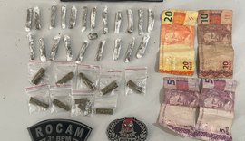 Casal é detido com 28 bombinhas de maconha, suspeito tentou esconder drogas na boca