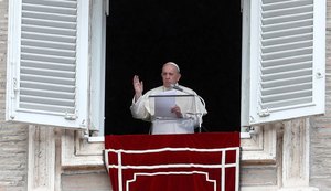 Papa, em estado crítico, teve uma 'boa noite' no hospital, diz Vaticano