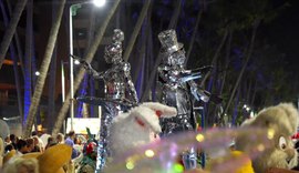 Desfile das Escolas de Samba de Alagoas encanta público que foi a orla de Maceió