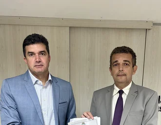 Rui Palmeira entrega à Defensoria Pública laudo técnico que comprova inexistência de tratamento de esgoto na Santa Lúcia
