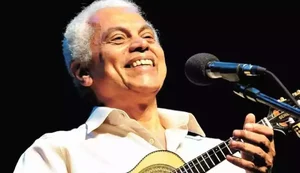 Cantor Paulinho da Viola é internado no Rio de Janeiro