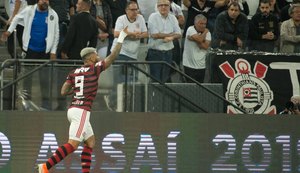 Corinthians joga melhor na Arena, mas leva empate do Flamengo