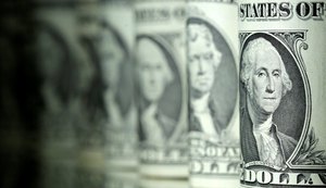 Dólar sobe para R$ 5,45, mas tem segunda semana seguida de queda