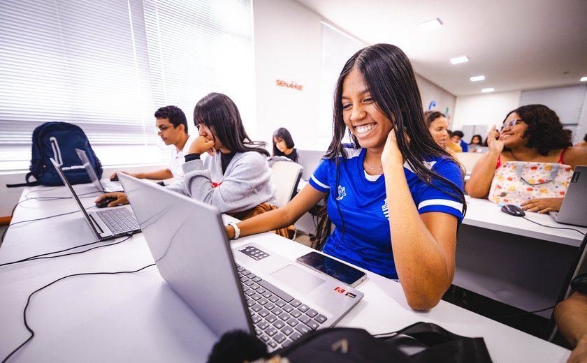 Jovens têm acesso a cursos profissionalizantes gratuitos em Maceió