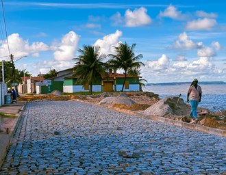 Barra de Santo Antônio: revitalização do calçamento à beira-mar na Ilha da Croa