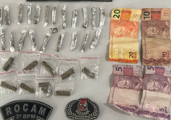 Casal é detido com 28 bombinhas de maconha, suspeito tentou esconder drogas na boca