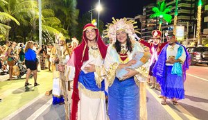 Parada do Natal de Todos Nós encanta público com cores, luzes e magia natalina