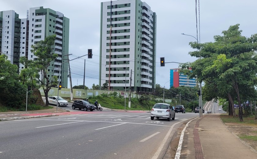 Novo semáforo na Av. Márcio Canuto começa a funcionar no domingo (13)