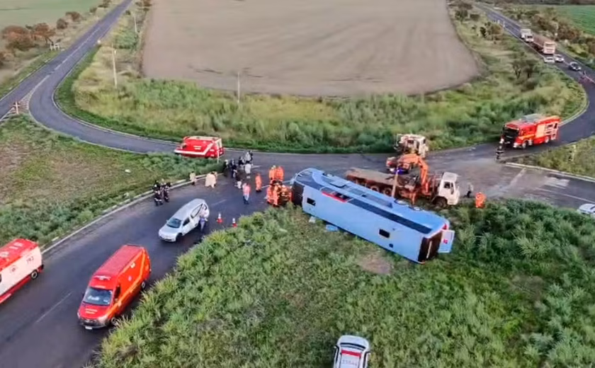 Ônibus que tombou e deixou 11 mortos saiu de Goiás com destino a São Paulo