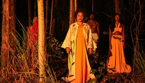 Mel Nascimento lança o videoclipe Semente na Sala de Música do Complexo Cultural Deodoro em Maceió