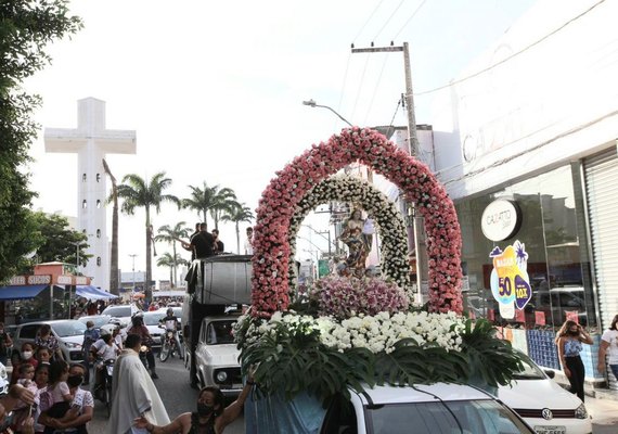 Festa da padroeira de Arapiraca é marcada com missa e carreata