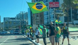 Apoiadores de Bolsonaro realizam ato em Maceió para homenagear Cleriston Pereira da Cunha